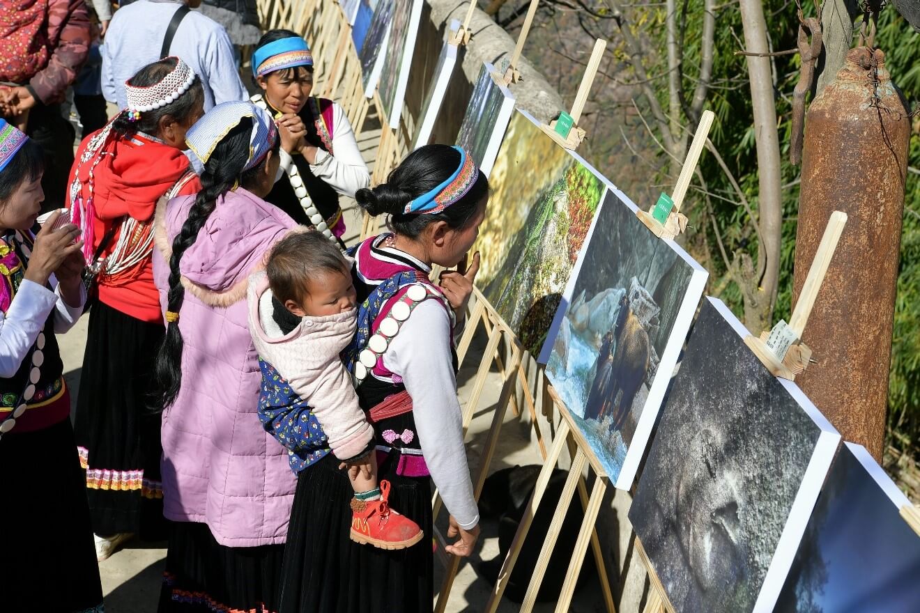 Local villagers of the indigenous Bai ethnicity