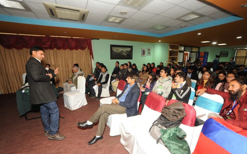 Mani Nepal, Programme Coordinator, SANDEE, ICIMOD, presenting his findings from the SANDEE research on “Cities and climate change” (Photo: Pradeep Shakya)