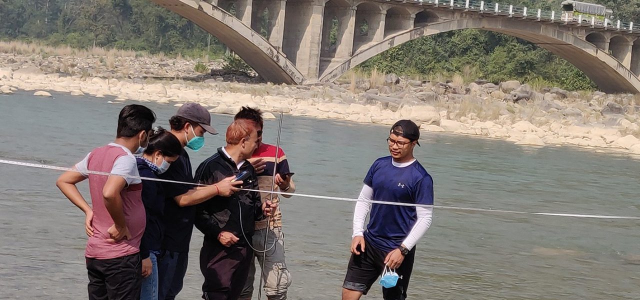 measuring river discharge in Babai River-1280x600